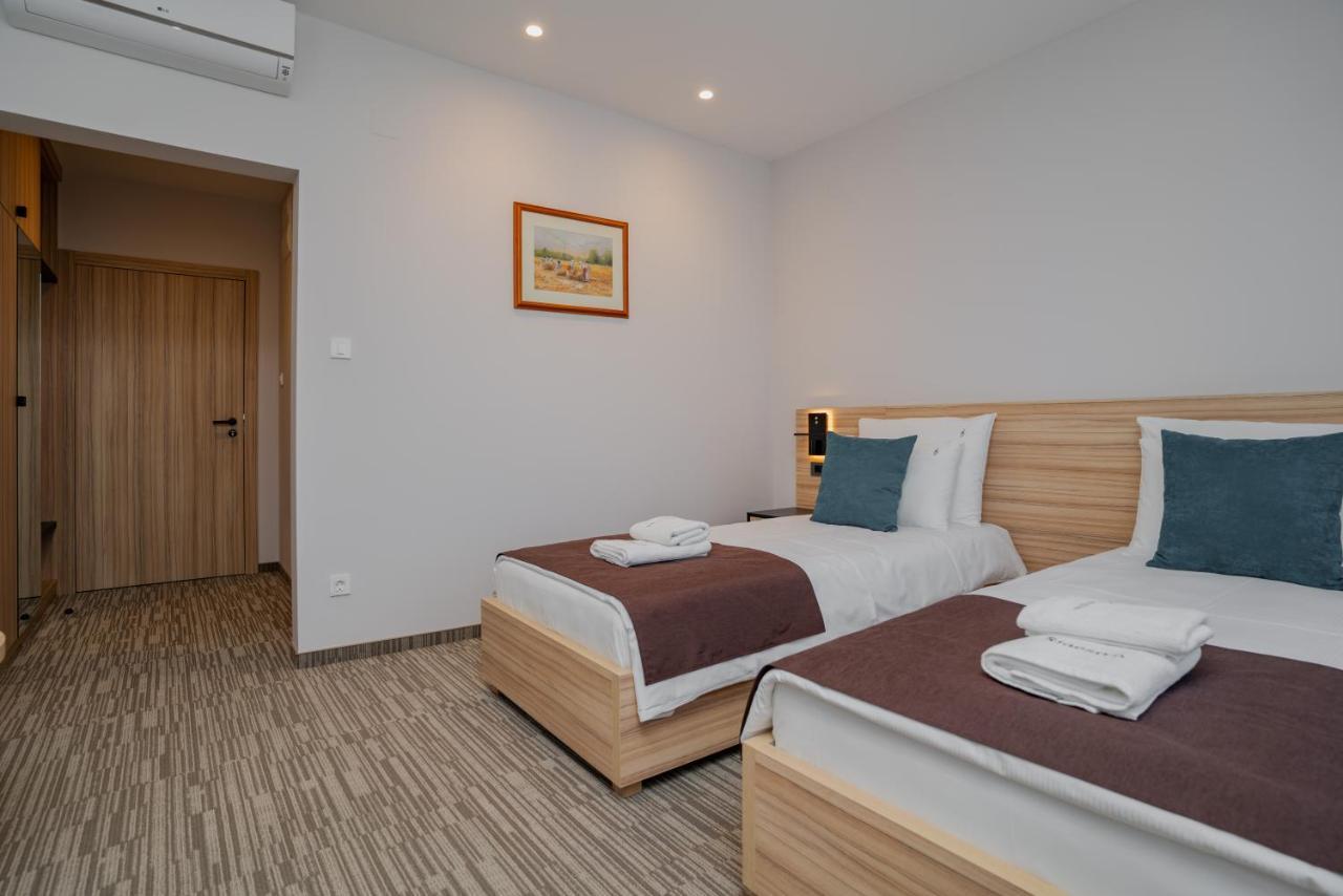 Maestro - Rooms & Restaurant Vukovar Exteriör bild