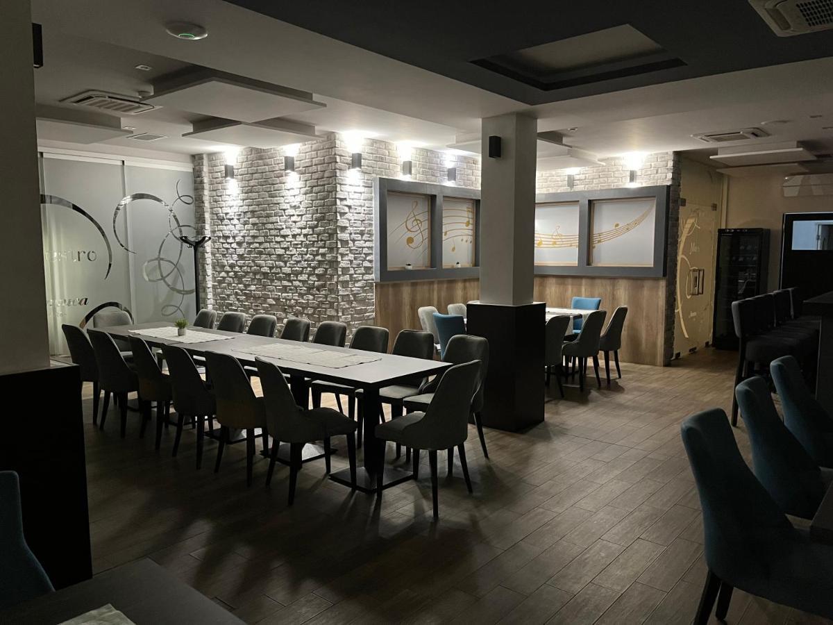 Maestro - Rooms & Restaurant Vukovar Exteriör bild