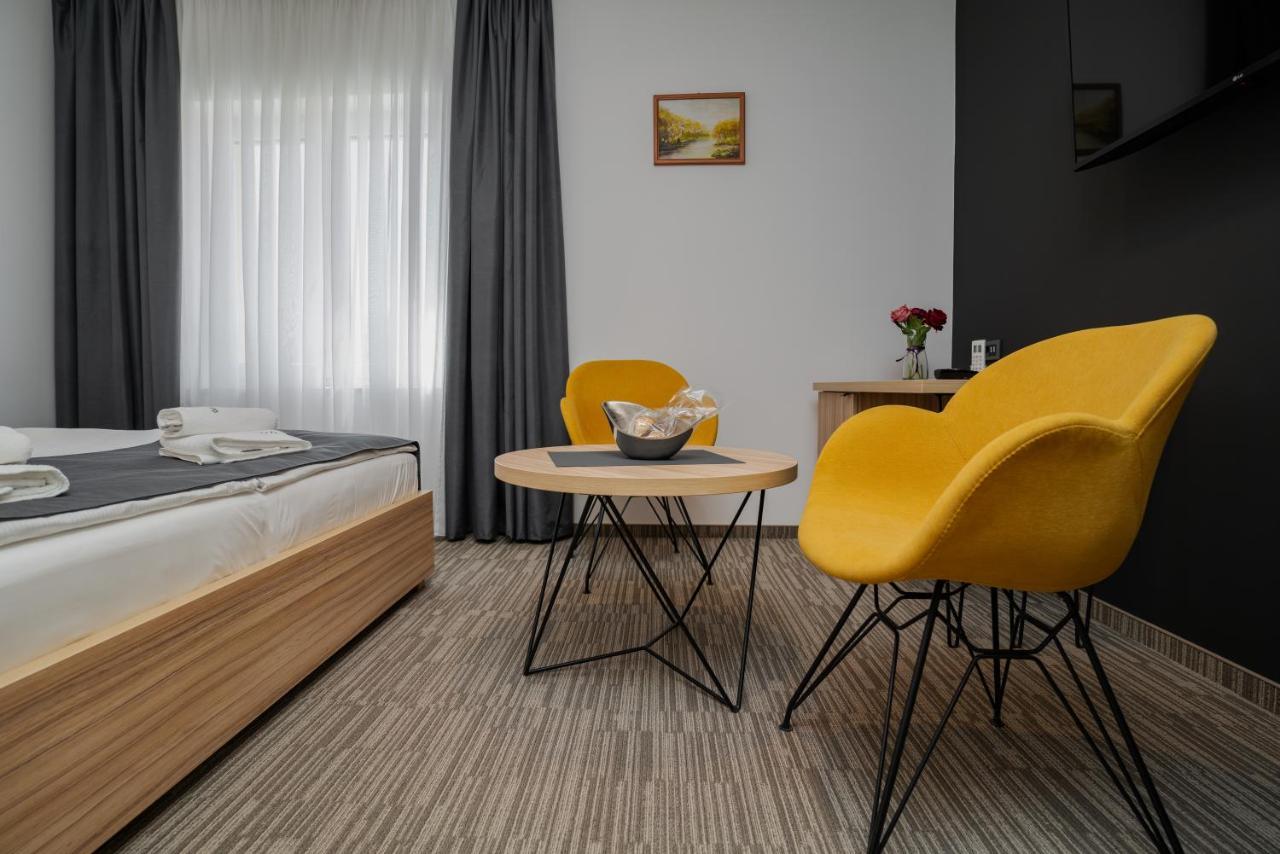 Maestro - Rooms & Restaurant Vukovar Exteriör bild