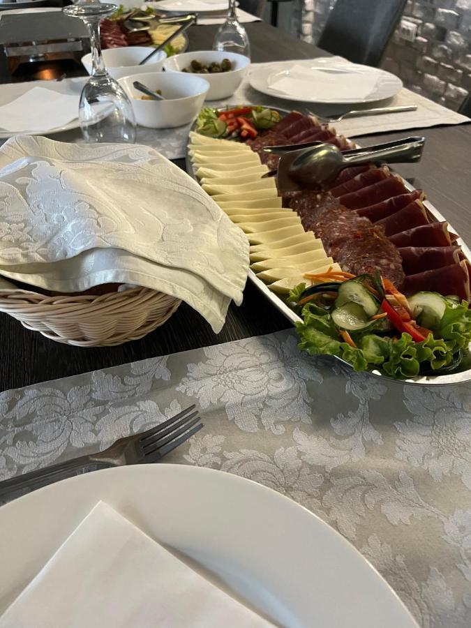 Maestro - Rooms & Restaurant Vukovar Exteriör bild