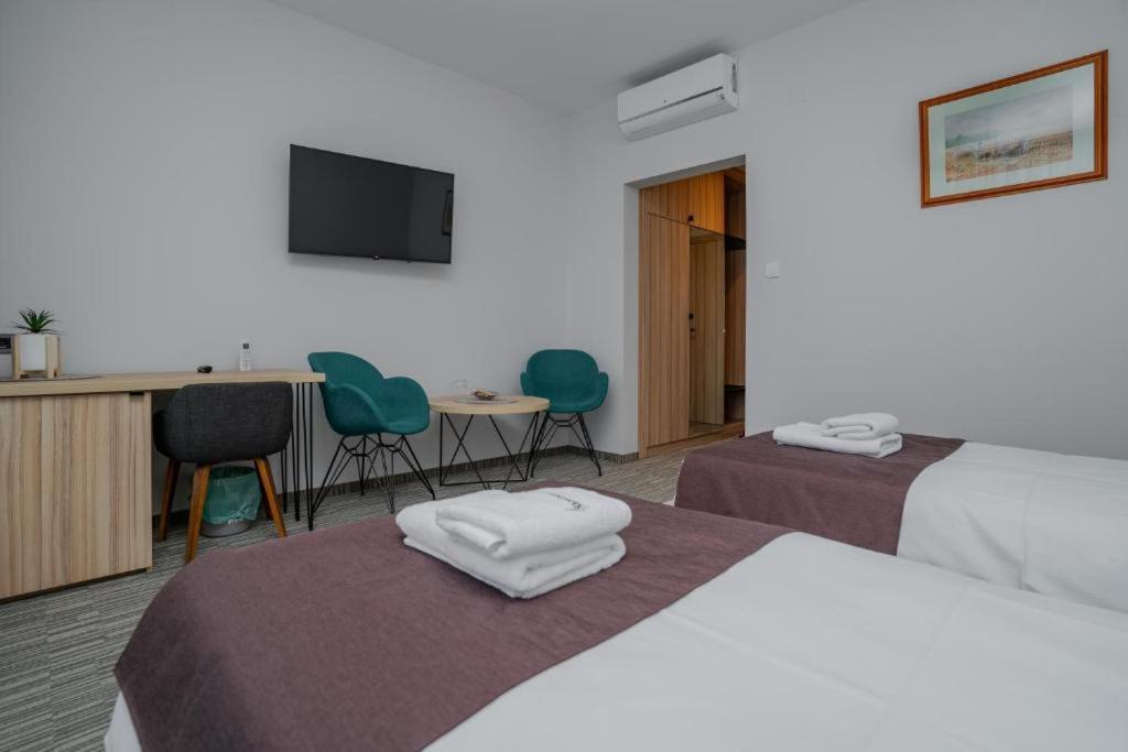Maestro - Rooms & Restaurant Vukovar Exteriör bild